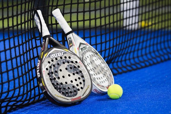 Quelles marques de chaussures de Padel sont réputées pour leur confort et leur durabilité ?